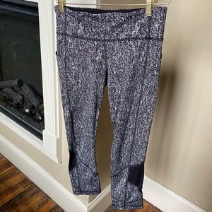 EUC 🖤 lululemon cropped speed up leggings